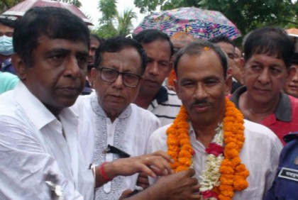 
কলেজে ফিরলেন মীর্জাপুর কলেজের ভারপ্রাপ্ত অধ্যক্ষ স্বপন বিশ্বাস 