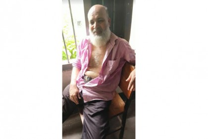 
নাটোরে শিক্ষককে পিটিয়ে ইউনিয়ন পরিষদে আটকে রাখলেন চেয়ারম্যান 