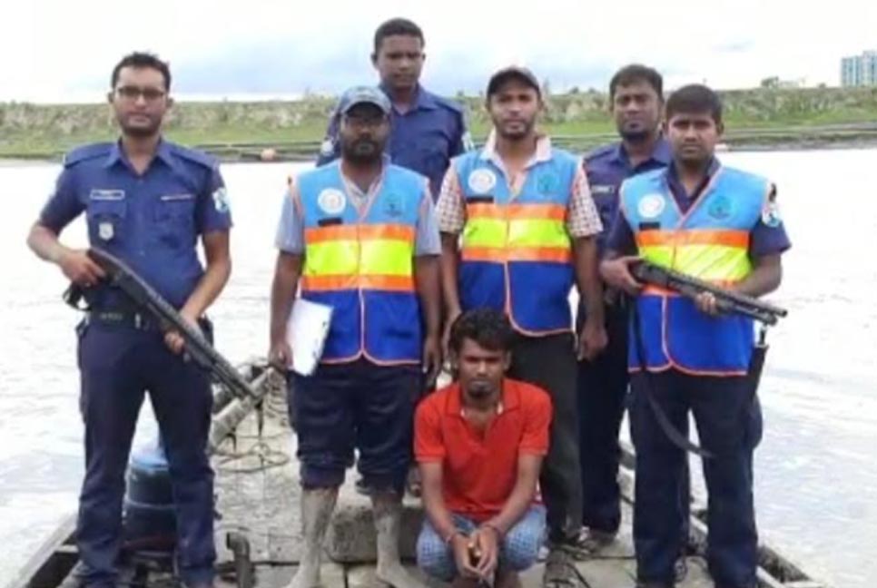ড্রেজারে ডাকাতি, ৯৯৯-এ কল পেয়ে অভিযানে ধরা এক ডাকাত