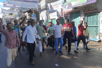 ভোলায় হরতাল: সীমিত আকারে চলছে যানবাহন