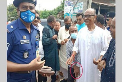 খুলনায় মোবাইল মানিব্যাগ টাকা চুরি করা সেই পকেটমার গ্রেফতার 