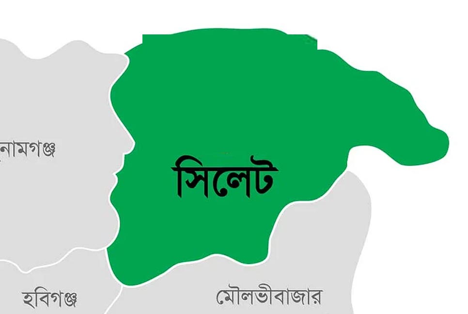 সিলেটে প্রাইভেটকার খালে, প্রাণ গেল ২ মাসের শিশুর