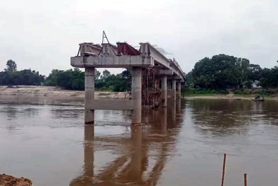 পাঁচ বছরেও শেষ হয়নি সেতুর নির্মাণ 