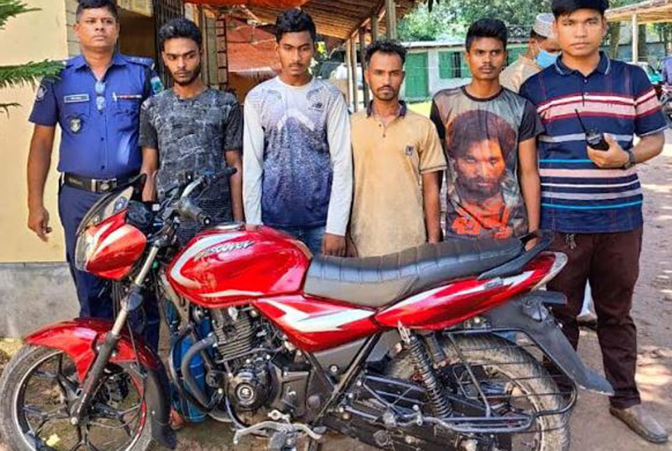 বগুড়ায় চুরি যাওয়া মোটরসাইকেল উদ্ধার, গ্রেফতার ৪