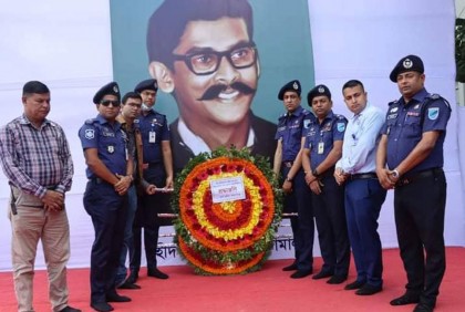 শেখ কামালের প্রতিকৃতিতে নারায়ণগঞ্জ পুলিশের শ্রদ্ধাঞ্জলি