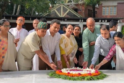 বঙ্গবন্ধুর সমাধিতে নেপালের সংসদীয় প্রতিনিধি দলের শ্রদ্ধা