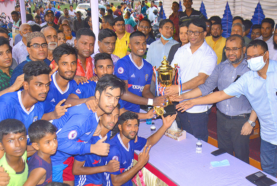 শেখ কামালের জন্মবার্ষিকীতে দিনাজপুরে প্রীতি ফুটবল প্রতিযোগিতা 