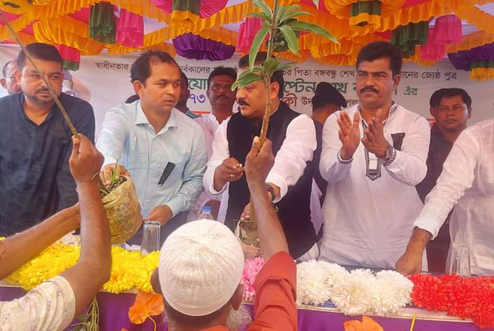 শেখ কামালের জন্মদিনে ৩০০ ফলজ ও বনজ গাছের চারা বিতরণ  