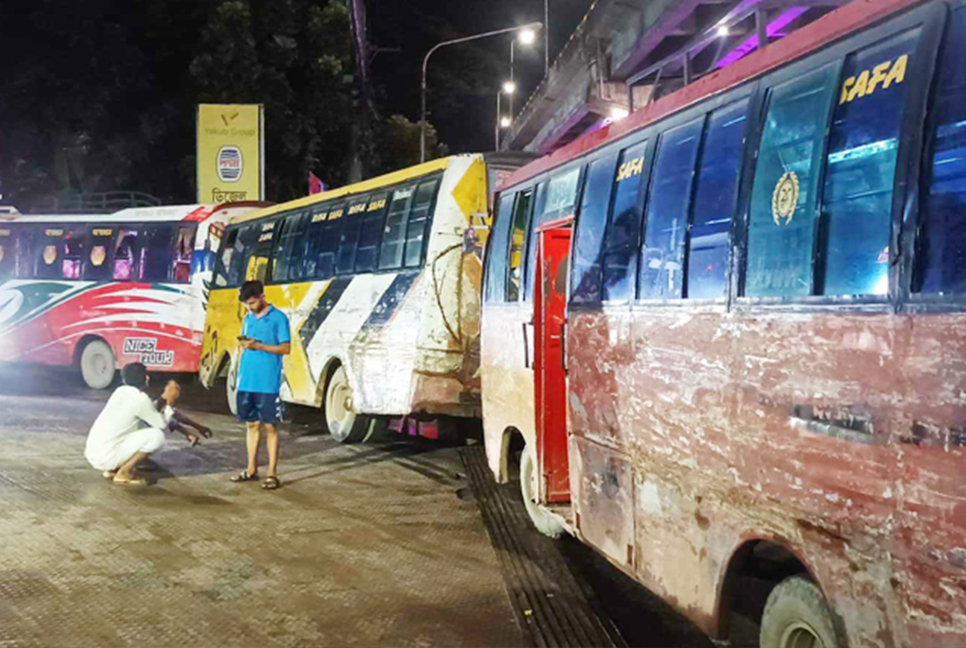 চট্টগ্রামে বাস চলাচল বন্ধে ভোগান্তিতে যাত্রীরা