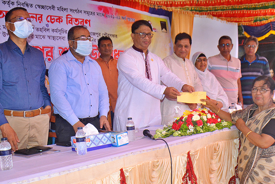 ‘বাংলাদেশকে উন্নয়নশীল দেশে নিয়ে গেছেন প্রধানমন্ত্রী’