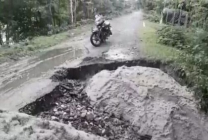 ভারতের দার্জিলিংয়ে ব্যাপক ভূমিধস, জনজীবন বিপর্যস্ত