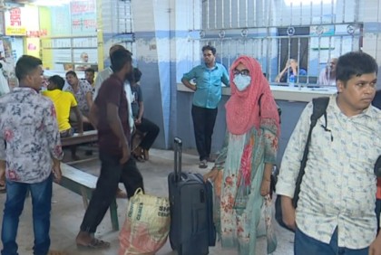 তেলের দাম বৃদ্ধির প্রভাব, বরিশালে অতিরিক্ত ভাড়া আদায়ের অভিযোগ