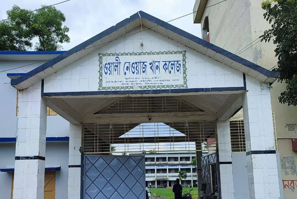 কিশোরগঞ্জে অধ্যক্ষের বিরুদ্ধে নিয়োগ বাণিজ্য ও টাকা আত্মসাতের অভিযোগ