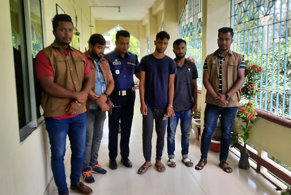 নোয়াখালীতে আন্তঃজেলা চোর চক্রের ২ সদস্য গ্রেফতার