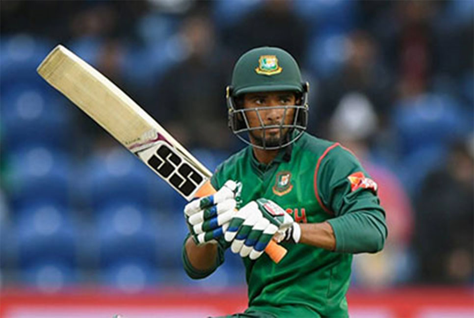 বাঁচা-মরার ম্যাচে মাহমুদুল্লাহর ব্যাটে লড়াকু সংগ্রহ