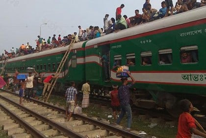 কালোবাজারিসহ ট্রেনের ছাদে যাত্রী ওঠা বন্ধে মনিটরিং সেল গঠন
