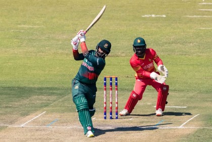 সিরিজ বাঁচানোর লড়াইয়ে ব্যাটিংয়ে টাইগাররা, দলে তিন পরিবর্তন