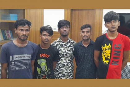 স্বামীকে বাস থেকে ফেলে দিয়ে স্ত্রীকে গণধর্ষণের আলামত মিলেছে

