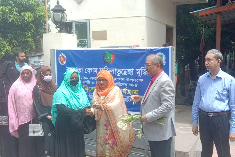 চট্টগ্রামে পাসপোর্ট অফিসে শিশু ও নারীদের বিশেষ সেবা