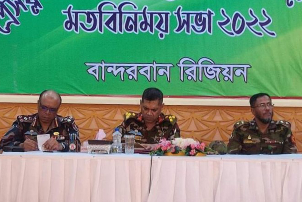 বান্দরবানে ব্রিগেড কমান্ডারের সাথে সাংবাদিকদের মতবিনিময়