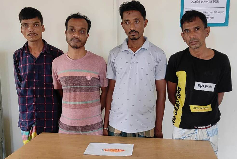 গাজীপুরে ৫ মাদক ব্যবসায়ী গ্রেফতার 