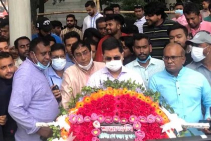 বঙ্গমাতার সমাধিতে মেয়র তাপসের শ্রদ্ধা

