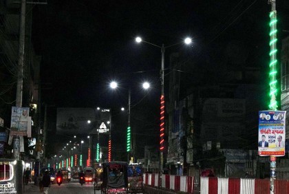 রংপুর নগরীতে রাতে প্রধান সড়কে এখনো আলোকসজ্জা