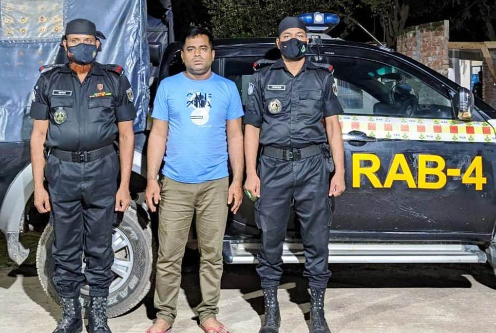 আশুলিয়ায় ৭ বছর লুকিয়ে থাকা খুনের প্রধান আসামি গ্রেফতার