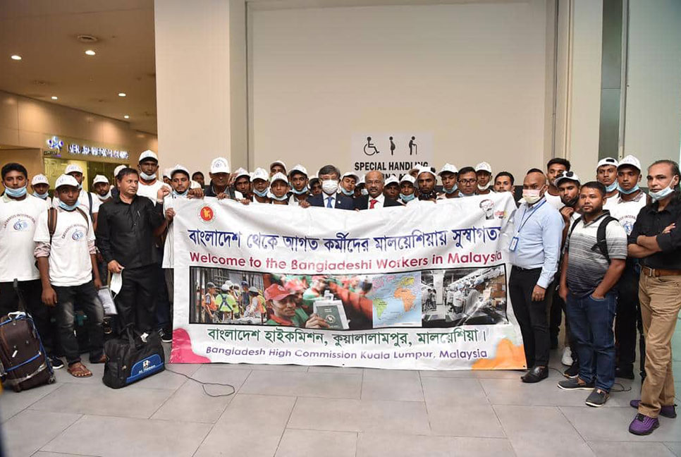 মালয়েশিয়া পৌঁছেছেন বাংলাদেশের প্রথম ব্যাচের কর্মীরা
