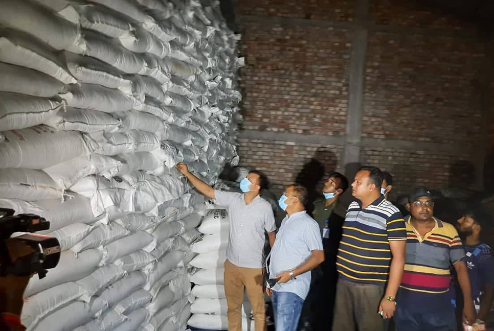 বগুড়ায় সার মজুতের অভিযোগে আটক ১, ৩০ হাজার টাকা জরিমানা