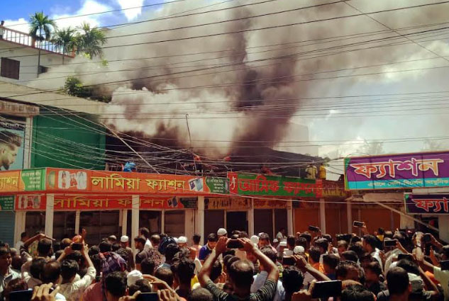 শেরপুরে বুলবুল সড়কে আগুন