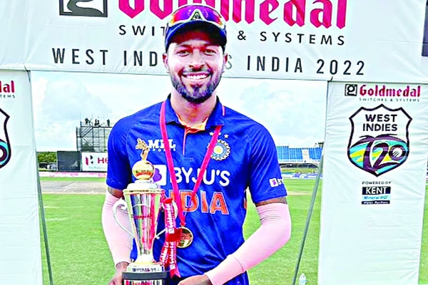 ভারতকে নেতৃত্ব দিতে মুখিয়ে পান্ডিয়া
