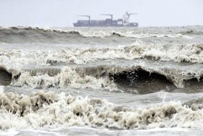 ৪ বন্দরে ৩ নম্বর সতর্কতা সংকেত