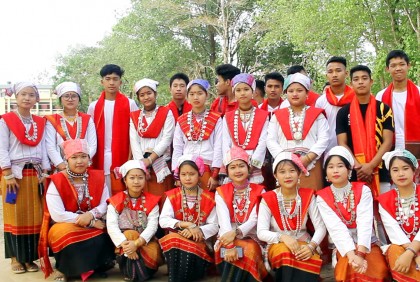 পাহাড়ে আদিবাসী দিবসের উৎসব