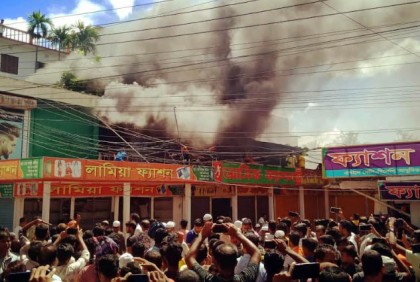 শেরপুরে বুলবুল সড়কে আগুন