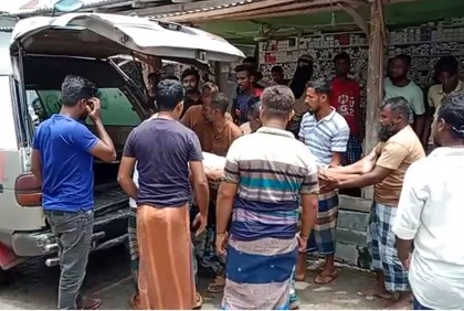 ২৪ জেলেসহ সাগরে দু’টি ট্রলার ডুবি, নিখোঁজ ২ 