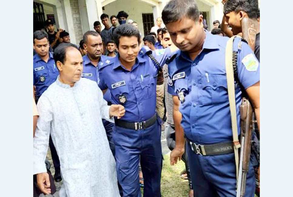সিংড়ায় কলেজছাত্রীকে শ্লীলতাহানির অভিযোগে অফিস সহায়ক আটক