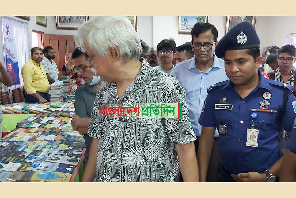 বই পড়ার অভ্যাস মানুষের কল্পনা শক্তি বাড়ায় : জাফর ইকবাল

