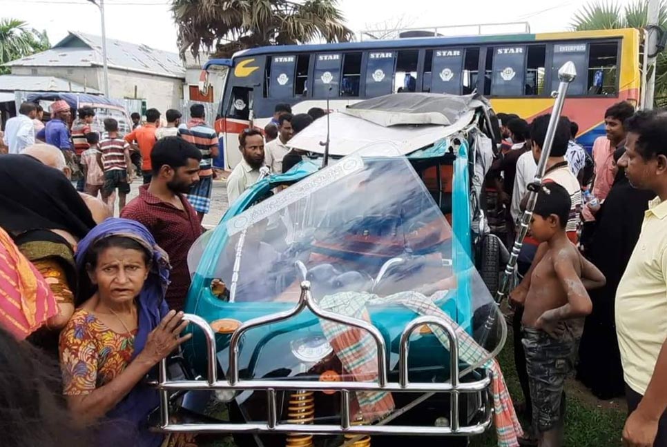 বারহাট্টায় বাস-আটোর মুখোমুখি সংঘর্ষে নিহত ১