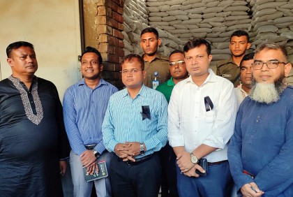 বগুড়ায় জব্দকৃত সার কৃষি বিভাগের কাছে হস্তান্তর 