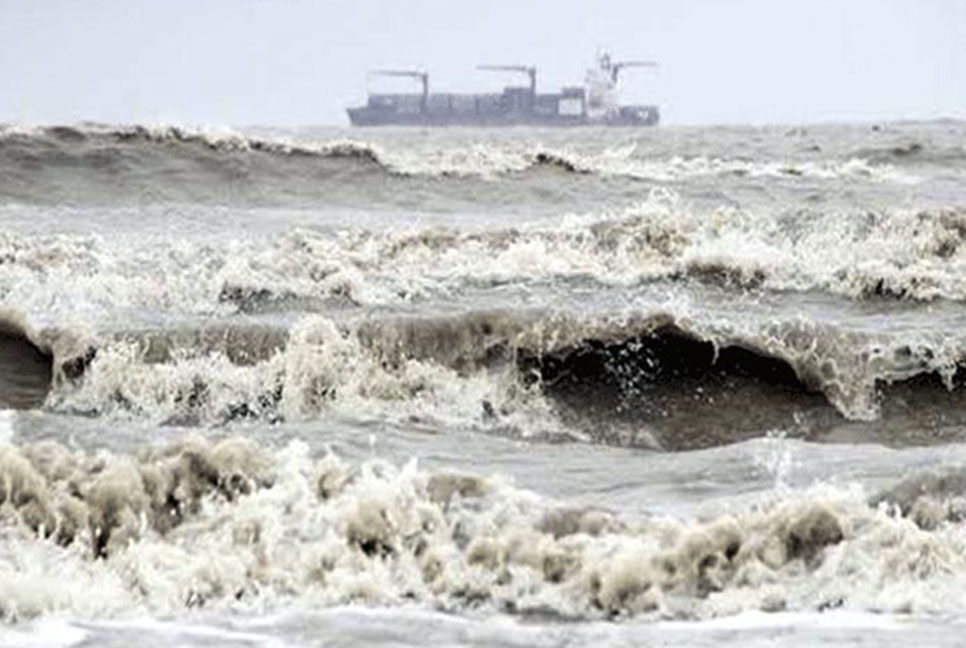 পায়রা বন্দরে ৩ নম্বর সতর্ক সংকেত