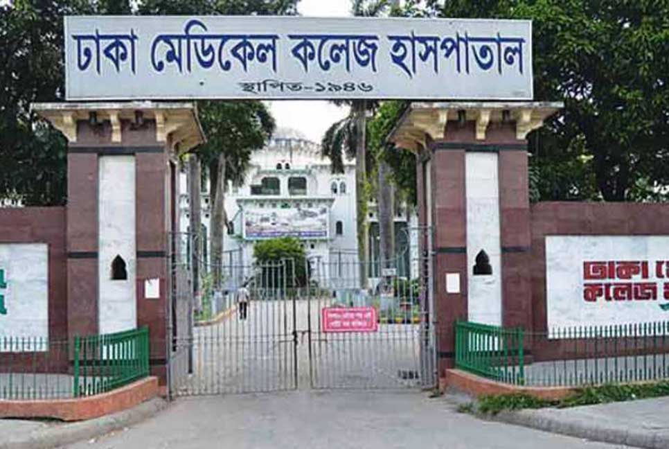 ঢামেকের ইন্টার্ন চিকিৎসককে মারধরের ঘটনায় কর্মবিরতিতে ইচিপ