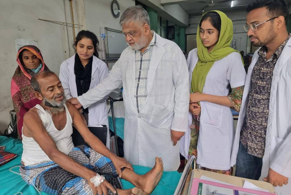 গণস্বাস্থ্য হাসপাতালে অল্প খরচে পেটের ১৮ কেজি টিউমার অপসারণ

