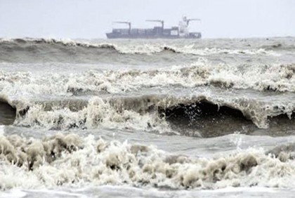 পায়রা বন্দরে ৩ নম্বর সতর্ক সংকেত
