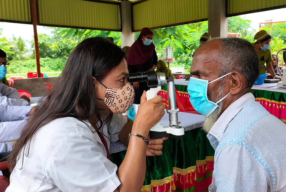 আশ্রয়ণ প্রকল্পে অন্ধত্ব মোচন কার্যক্রম শুরু