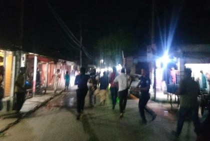 আসামিকে মারধর করায় জনরোষের শিকার পুলিশ