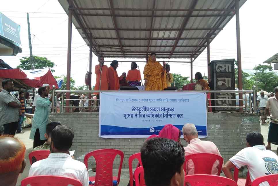 সুপেয় পানির দাবিতে বরগুনায় সমাবেশ