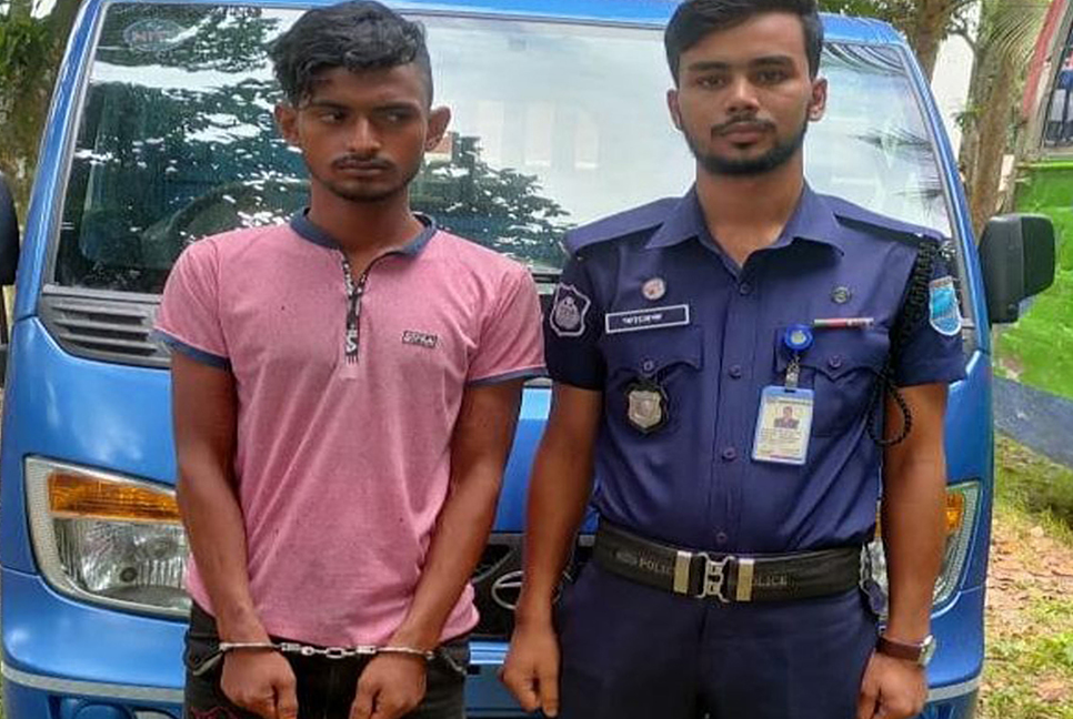 চোরাই কাজে ব্যবহৃত পিকআপ জব্দ, আটক ১