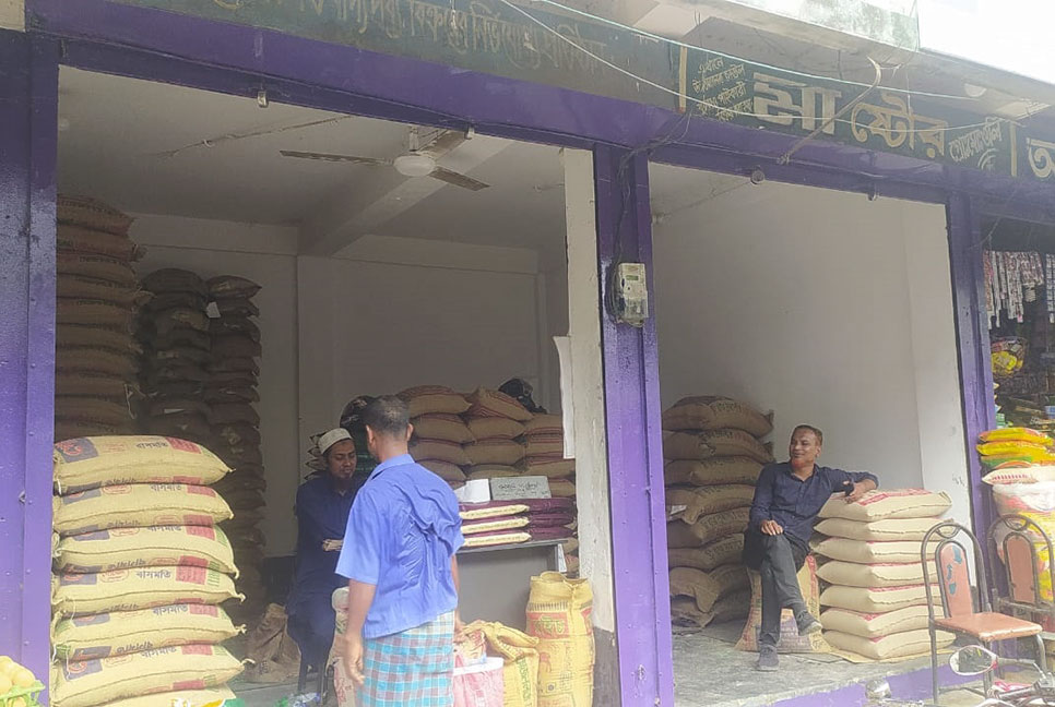 কুষ্টিয়ায় কেজিতে ৪ থেকে ৬ টাকা বেড়েছে চালের দাম