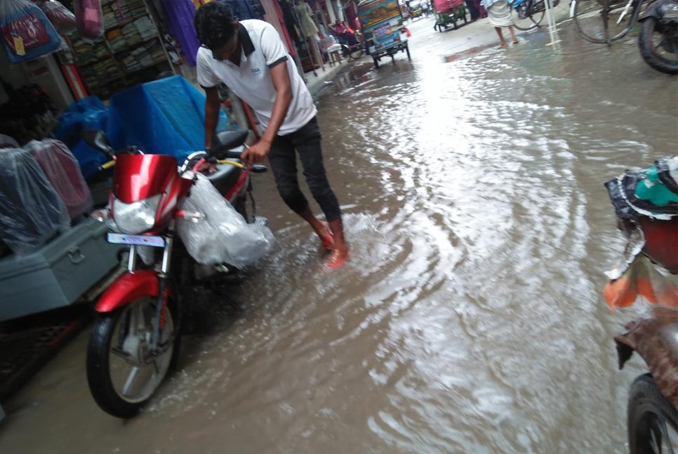 বরগুনায় ফের জোয়ারের পানিতে প্লাবিত নিম্নাঞ্চল